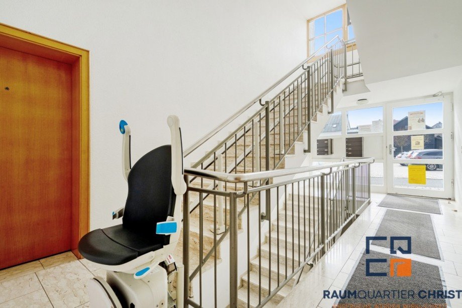 Treppenhaus mit Lift Maisonettewohnung Nagel