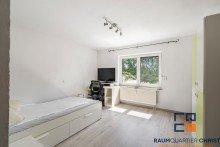 Schlafzimmer 1 EG *Verkauft*Gem�tliches Ein- oder Zweifamilienhaus mit Garage und Garten