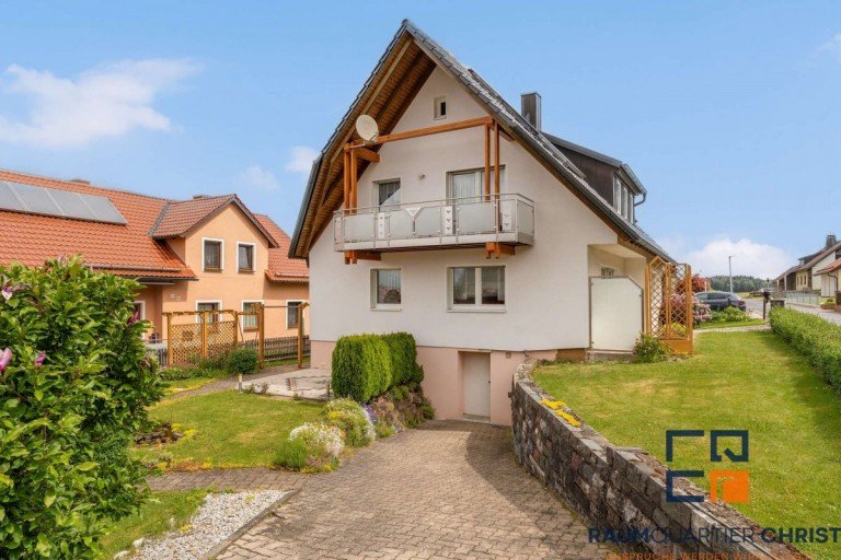 Au�enansicht Pullenreuth Zweifamilienhaus Ein- bzw. Zweifamilienhaus mit Garten, Balkon, Terrasse und Werkstatt