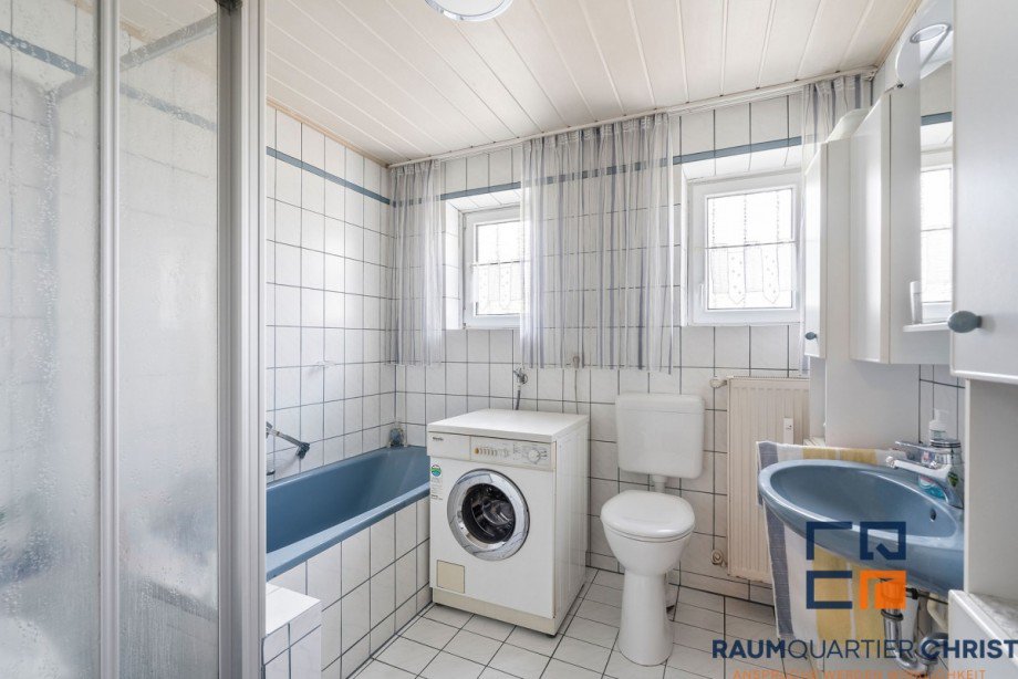 Badezimmer 1.OG Zweifamilienhaus Wiesau