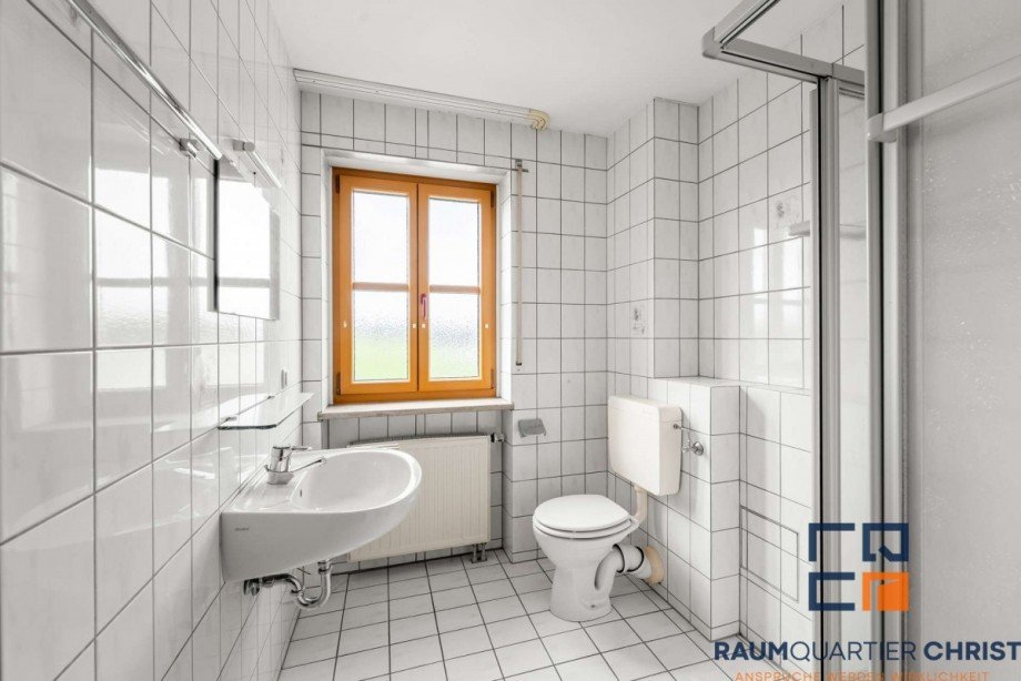 Badezimmer DG Reihenendhaus Krummennaab
