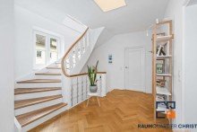 Flur 1. OG Kernsaniertes Einfamilienhaus mit gro�en Grundst�ck  in zentraler Lage