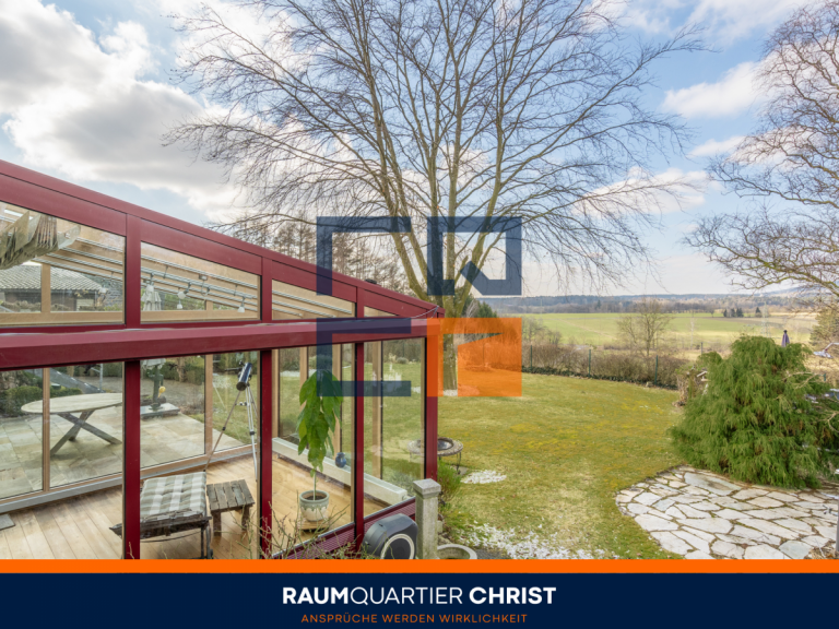 Hauptbild: *VERKAUFT*Gro�z�giges Anwesen mit flexiblen Nutzungsm�glichkeiten und traumhafter Aussicht!