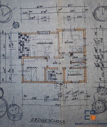 Erdgeschoss *Verkauft*Gem�tliches Ein- oder Zweifamilienhaus mit Garage und Garten