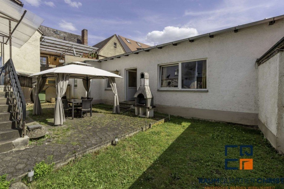 Innenhof mit Nebengeb�ude Wohn- / Gesch�ftshaus Kemnath